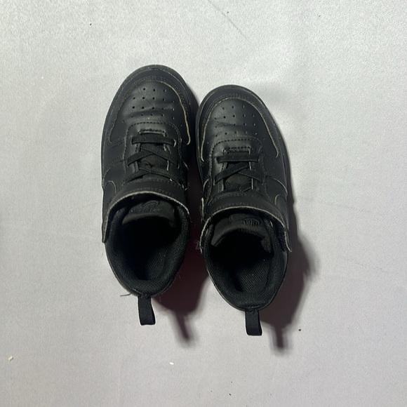 Kids Black Nikes - Picture 6 of 6